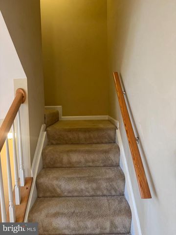 2414 N HAMPTON DR, Alexandria, VA 22311