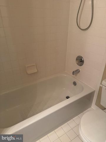 2414 N HAMPTON DR, Alexandria, VA 22311