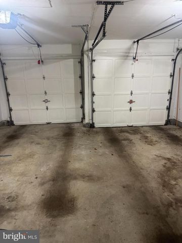 2414 N HAMPTON DR, Alexandria, VA 22311