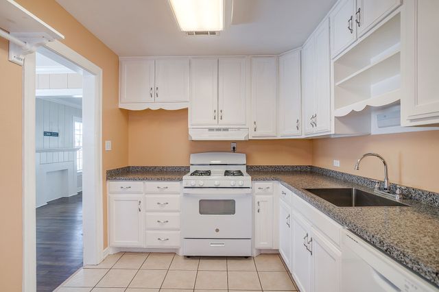 2604 Wayside Avenue, Fort Worth, TX 76110