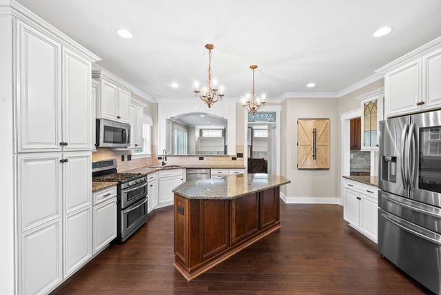 1387 Round Hill Ln, Spring Hill, TN 37174