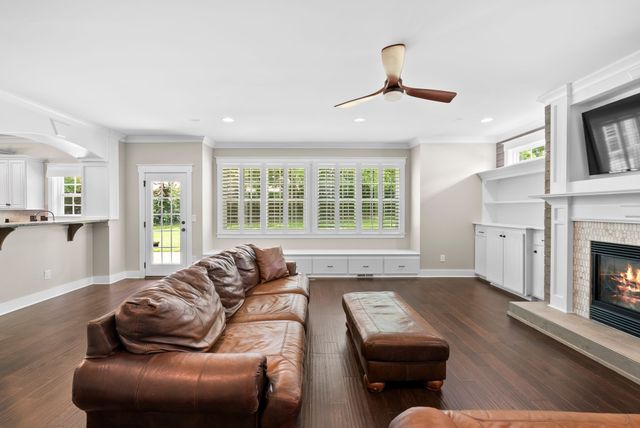 1387 Round Hill Ln, Spring Hill, TN 37174
