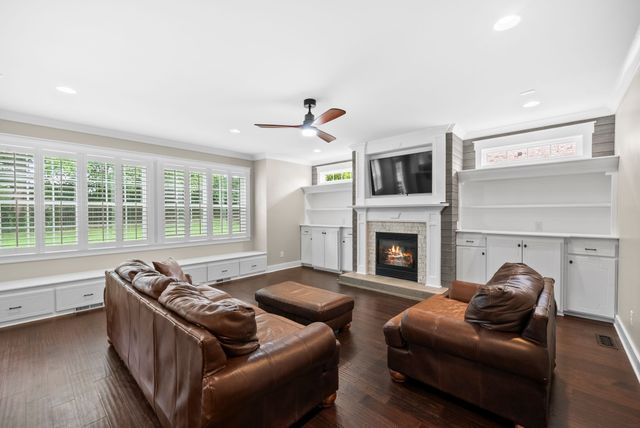 1387 Round Hill Ln, Spring Hill, TN 37174