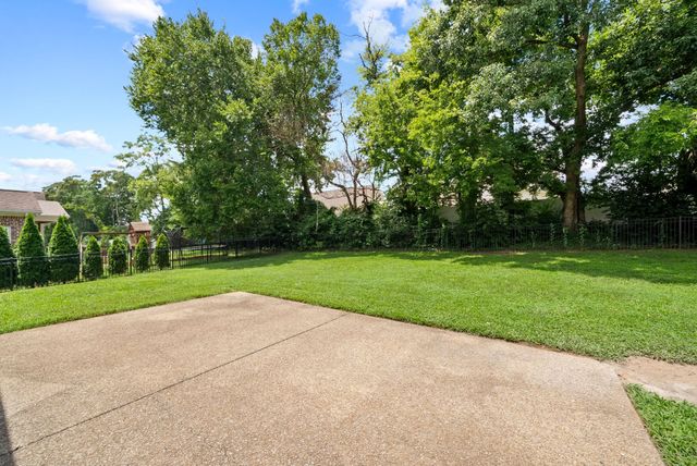 1387 Round Hill Ln, Spring Hill, TN 37174