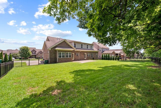 1387 Round Hill Ln, Spring Hill, TN 37174