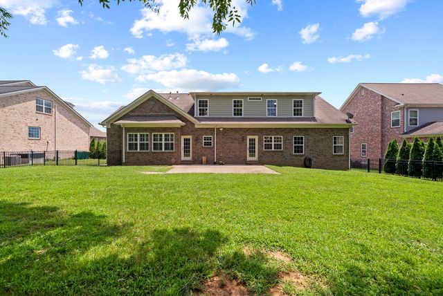 1387 Round Hill Ln, Spring Hill, TN 37174