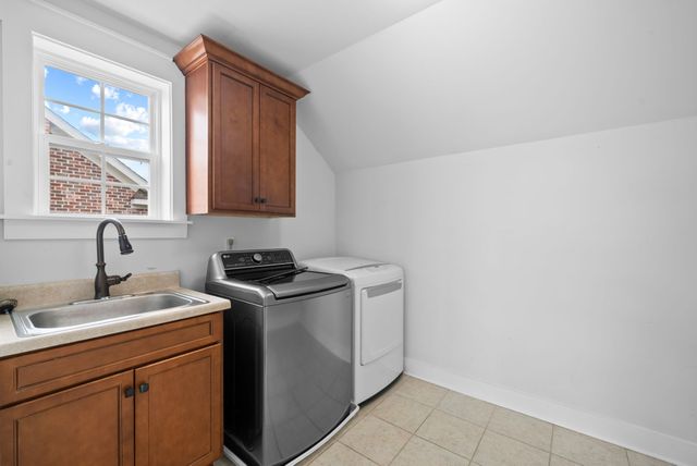 1387 Round Hill Ln, Spring Hill, TN 37174