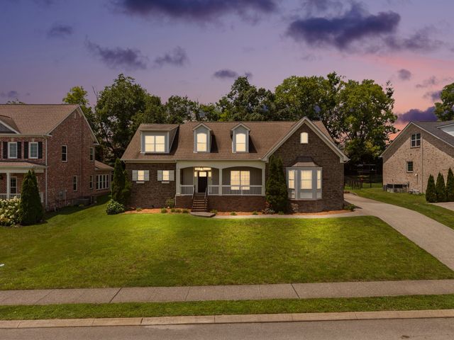 1387 Round Hill Ln, Spring Hill, TN 37174