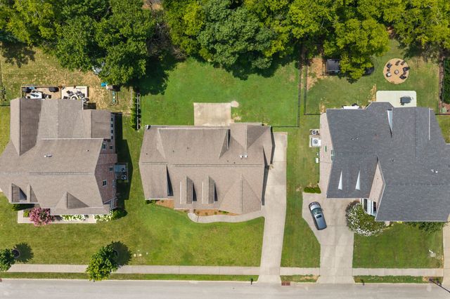 1387 Round Hill Ln, Spring Hill, TN 37174