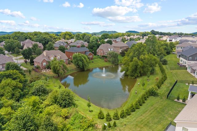1387 Round Hill Ln, Spring Hill, TN 37174