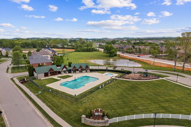 1387 Round Hill Ln, Spring Hill, TN 37174