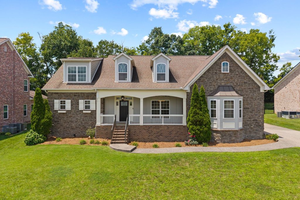 1387 Round Hill Ln, Spring Hill, TN 37174
