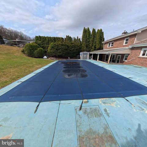 2057 MAHANTONGO ST, Pottsville, PA 17901