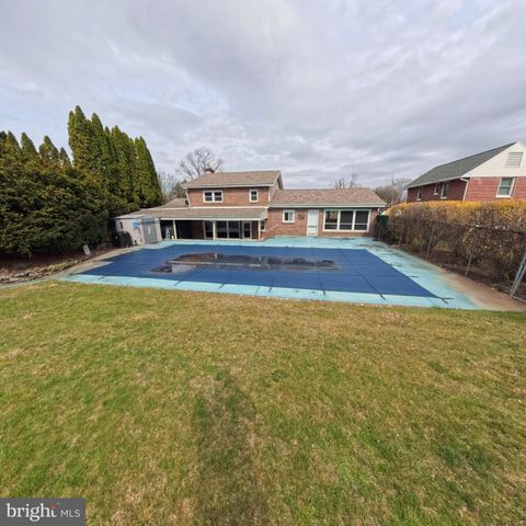 2057 MAHANTONGO ST, Pottsville, PA 17901