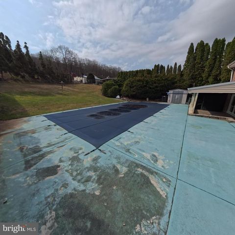 2057 MAHANTONGO ST, Pottsville, PA 17901