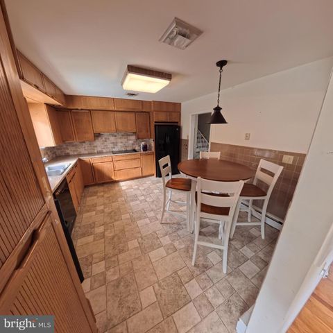 2057 MAHANTONGO ST, Pottsville, PA 17901