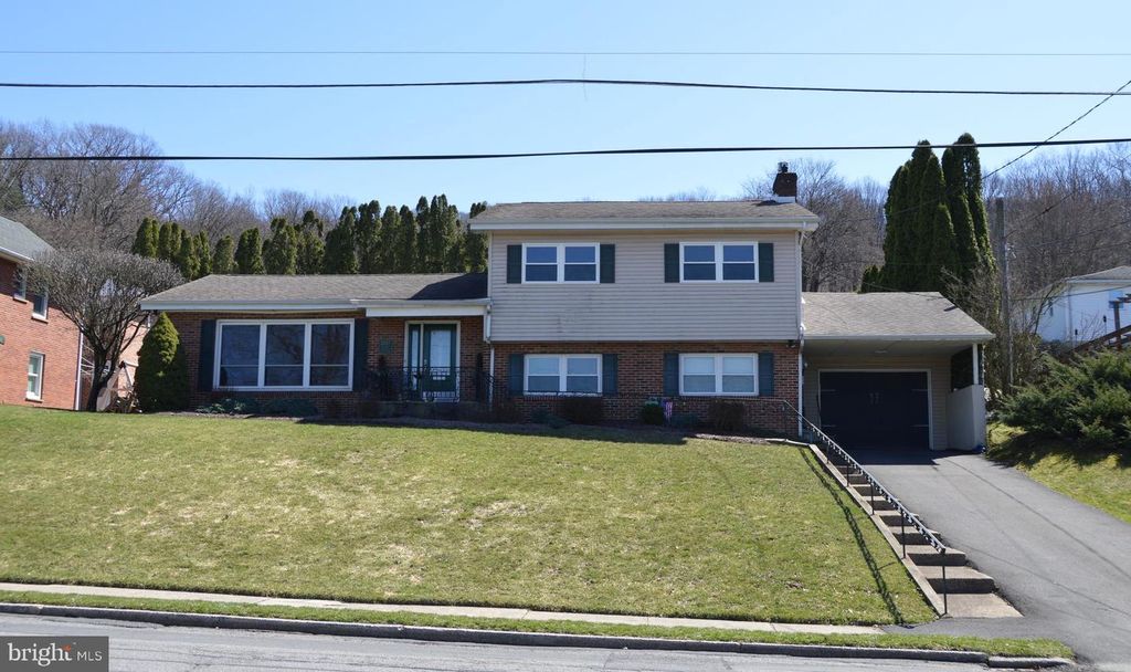 2057 MAHANTONGO ST, Pottsville, PA 17901