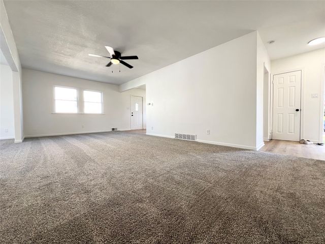 5815 Snyder Avenue, Des Moines, IA 50322