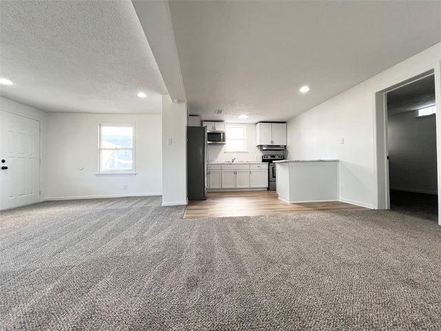 5815 Snyder Avenue, Des Moines, IA 50322