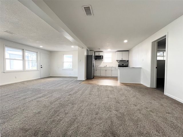 5815 Snyder Avenue, Des Moines, IA 50322
