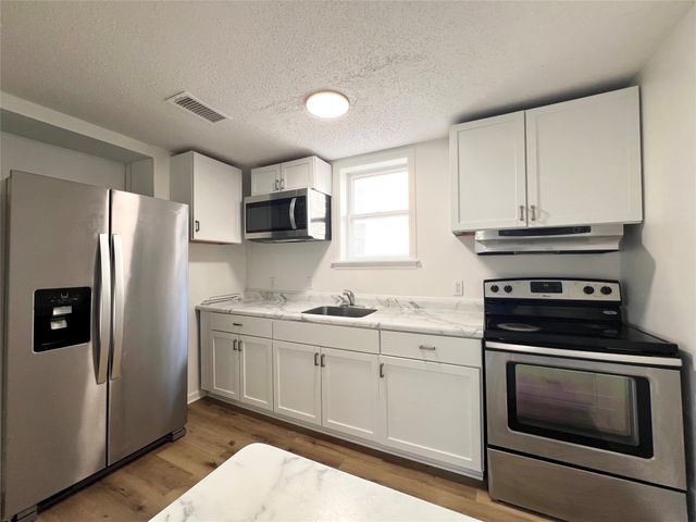 5815 Snyder Avenue, Des Moines, IA 50322
