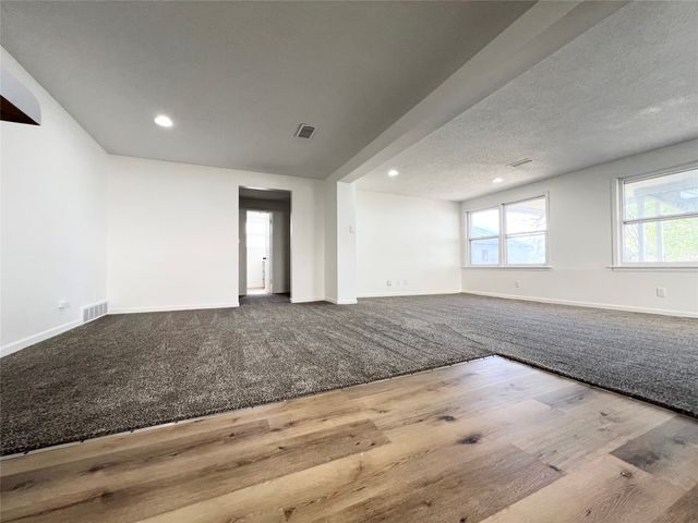 5815 Snyder Avenue, Des Moines, IA 50322
