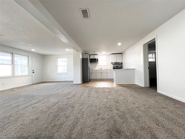 5815 Snyder Avenue, Des Moines, IA 50322