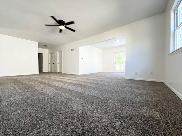 5815 Snyder Avenue, Des Moines, IA 50322