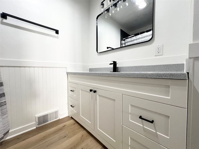 5815 Snyder Avenue, Des Moines, IA 50322