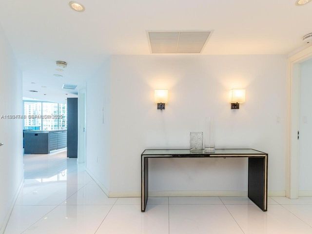 200 Biscayne Boulevard Way 3102, Miami, FL 33131