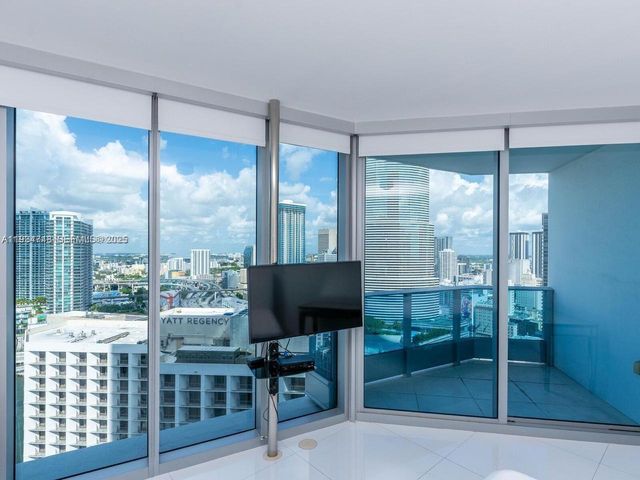 200 Biscayne Boulevard Way 3102, Miami, FL 33131