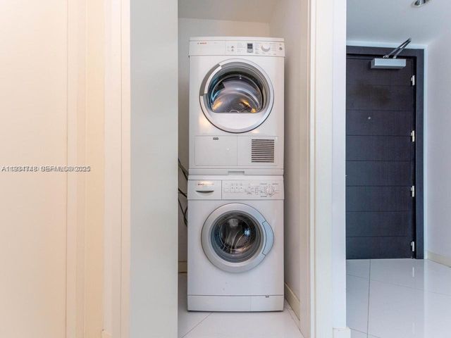 200 Biscayne Boulevard Way 3102, Miami, FL 33131