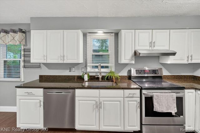 38152 Hixford Place, Westland, MI 48185