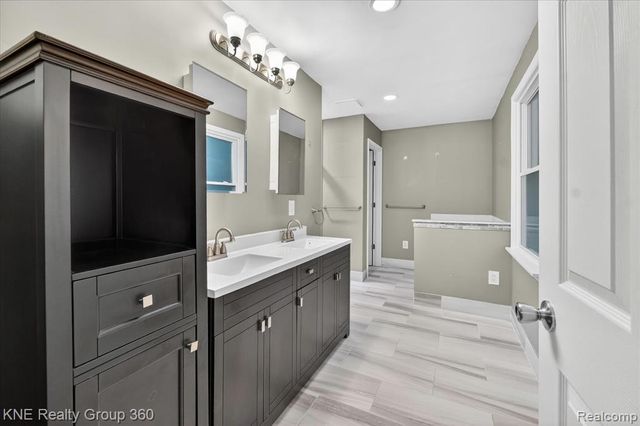 38152 Hixford Place, Westland, MI 48185