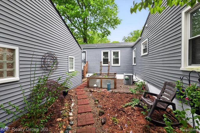38152 Hixford Place, Westland, MI 48185