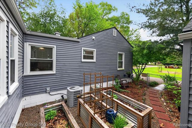 38152 Hixford Place, Westland, MI 48185