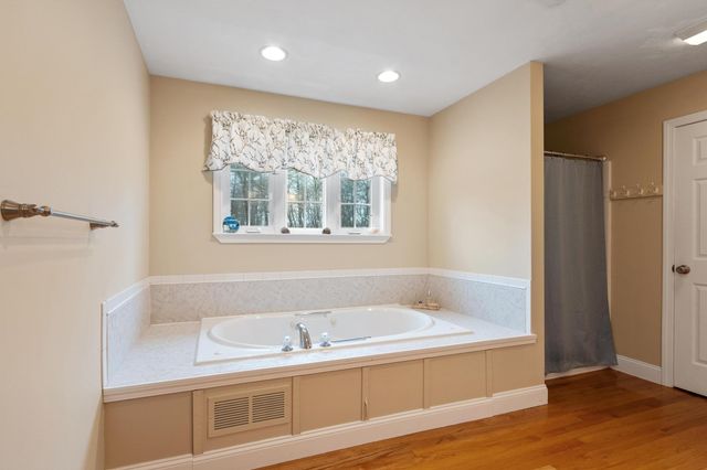 21 Edinburgh Road, Windham, NH 03087