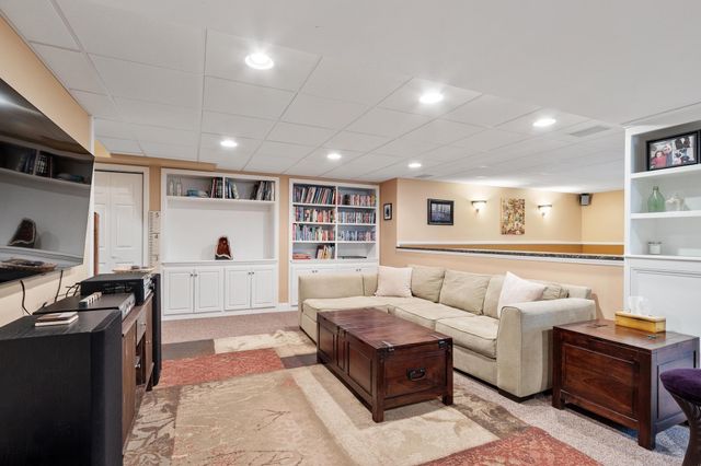 21 Edinburgh Road, Windham, NH 03087