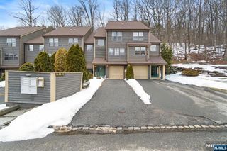 42 Lexington Lane E, West Milford, NJ 07480