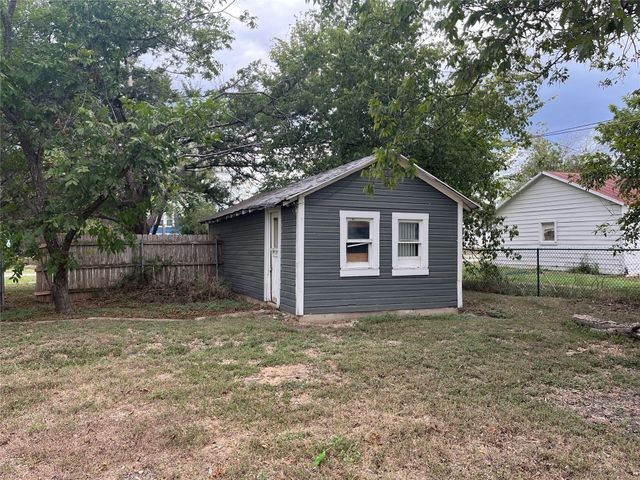 246 W Clark ST, Bartlett, TX 76511