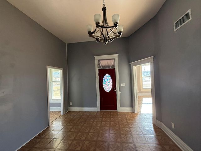 246 W Clark ST, Bartlett, TX 76511