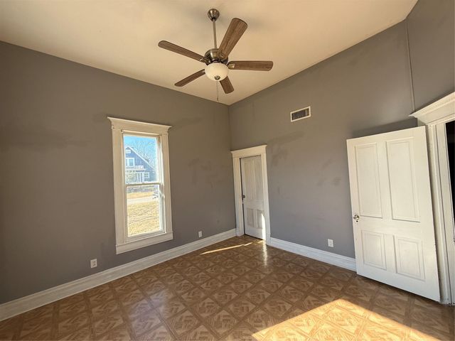 246 W Clark ST, Bartlett, TX 76511