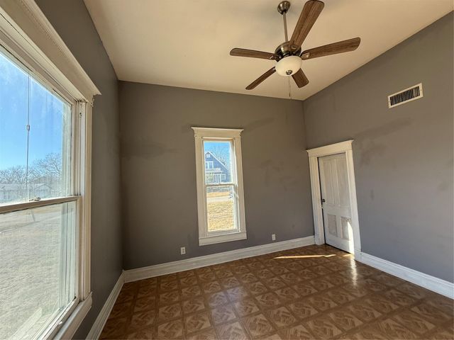 246 W Clark ST, Bartlett, TX 76511