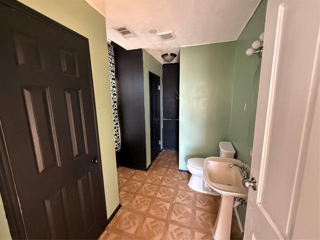 246 W Clark ST, Bartlett, TX 76511