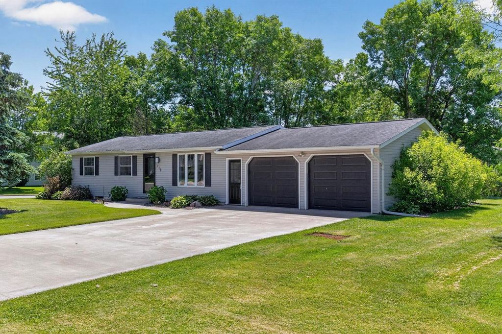 111 W ELM STREET, Abbotsford, WI 54405