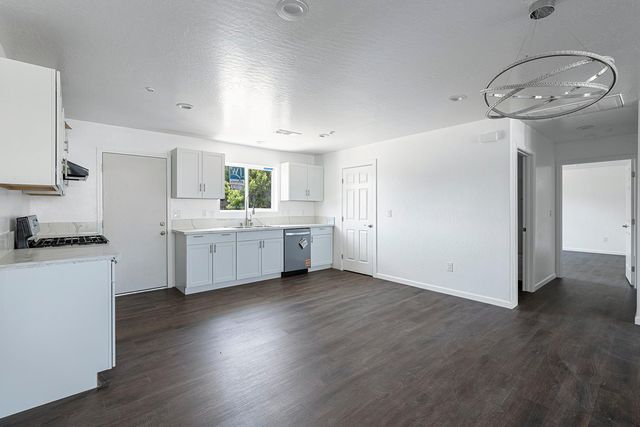 1312 Carrey Avenue, Madera, CA 93638