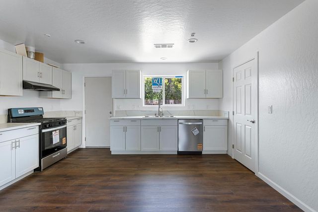 1312 Carrey Avenue, Madera, CA 93638