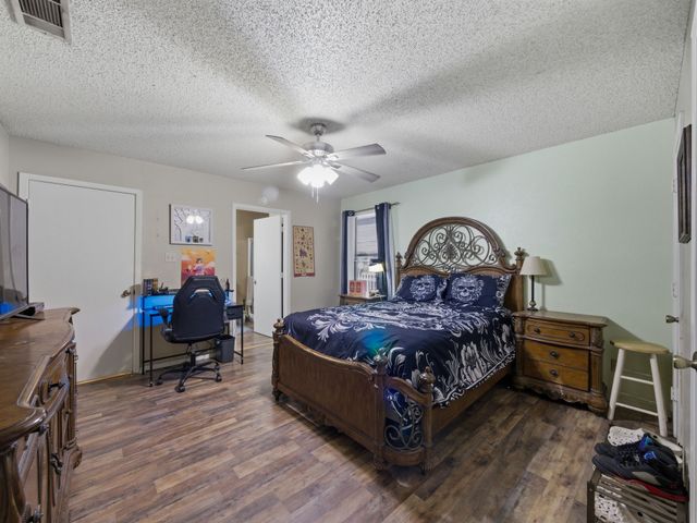 157 Ocean Drive, Gun Barrel City, TX 75156