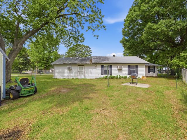 157 Ocean Drive, Gun Barrel City, TX 75156