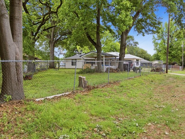157 Ocean Drive, Gun Barrel City, TX 75156